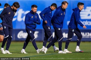 恐怖！法甲极端球迷不满球队连败 爆头自家球员+追打总监