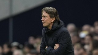 从欧联杯冠军到英超保级队，弗兰克“害惨了”托特纳姆人 | 足坛狠人